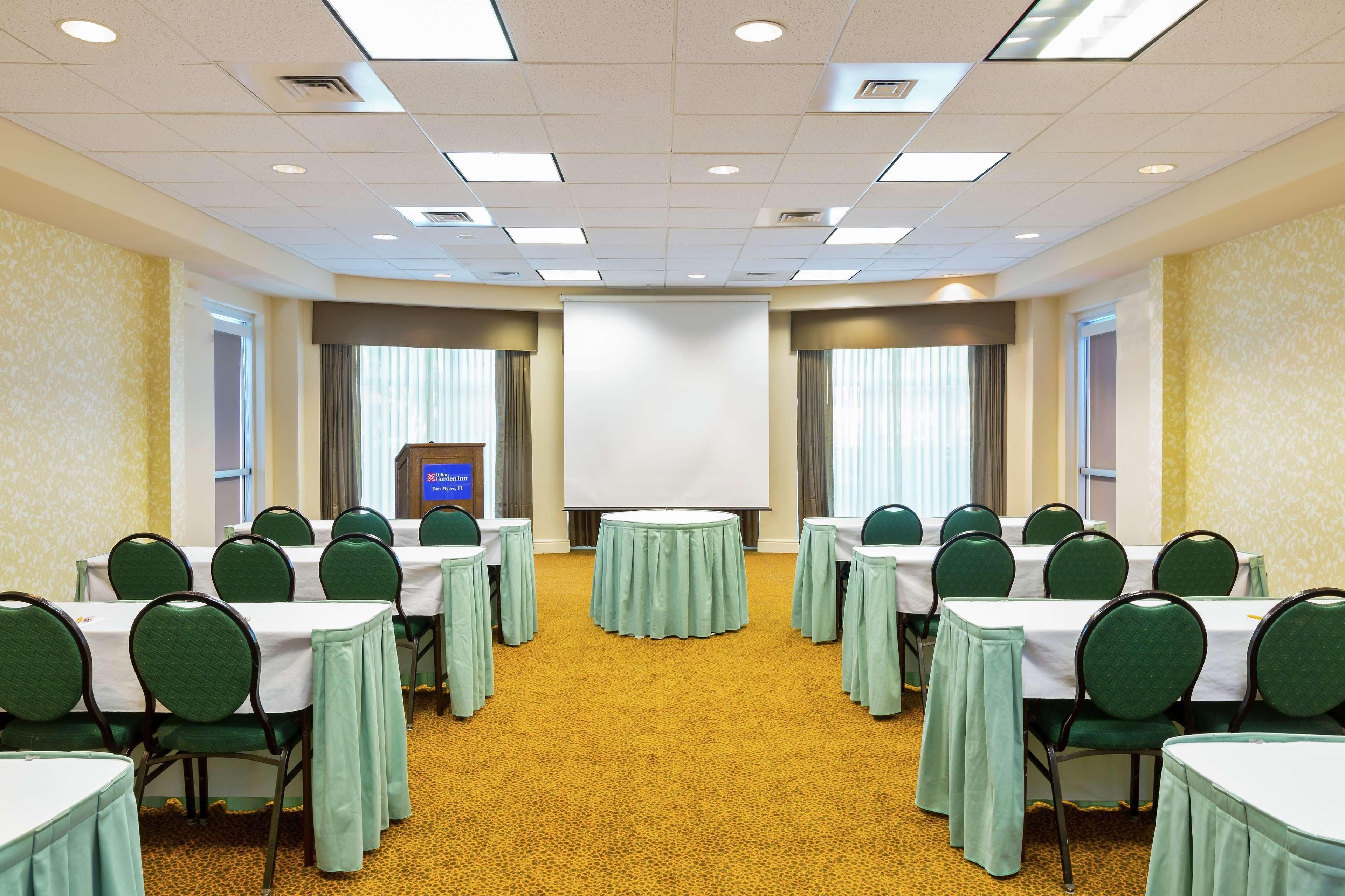 Hilton Garden Inn Fort Myers Exterior foto