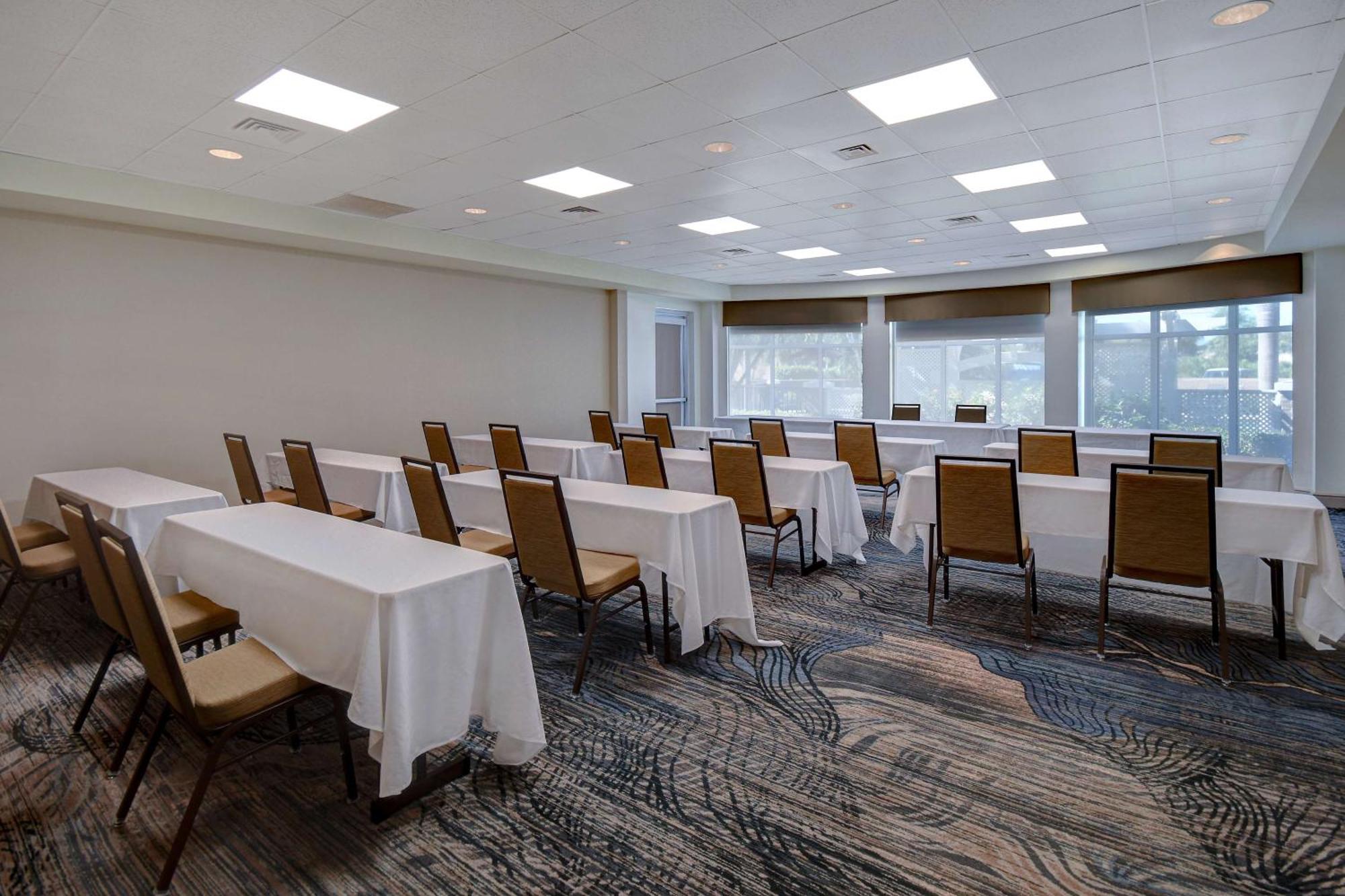 Hilton Garden Inn Fort Myers Exterior foto